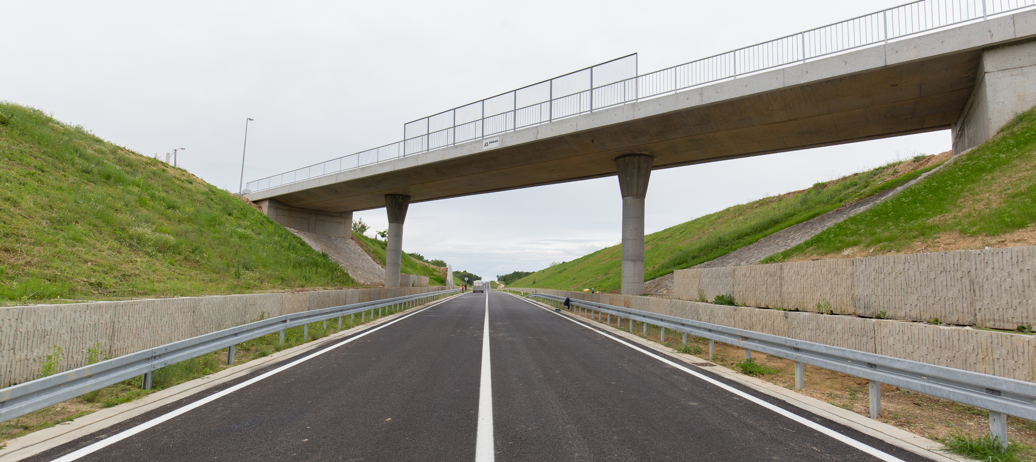 Aspect Infrastructure durable long-span highway bridge construction